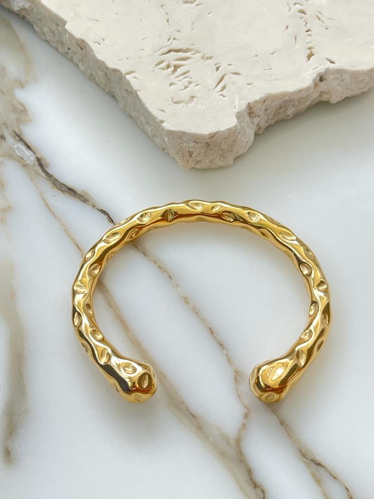 Secretly Posh - Oval Hammered Gold Plated Bangle